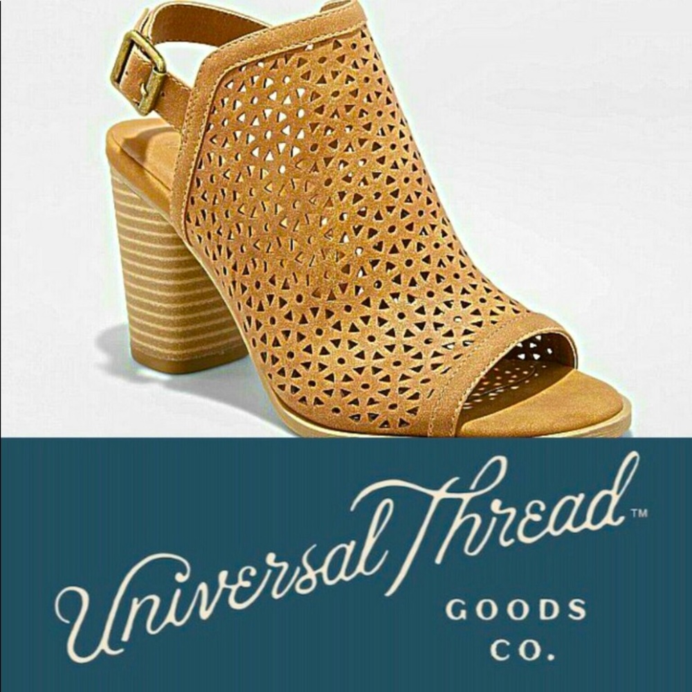 Universal Thread Milliana Peak toe Sandals
